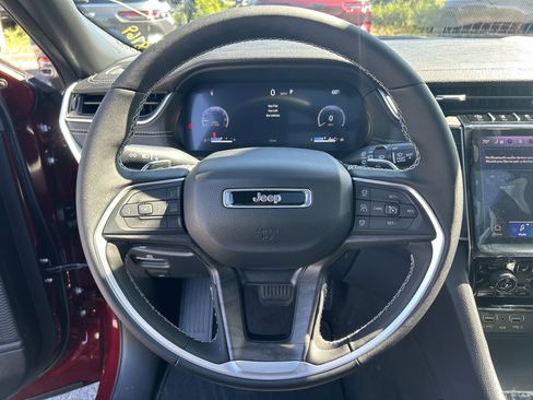 New 2025 Jeep Grand Cherokee Limited image 19