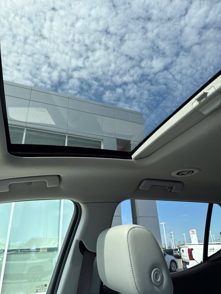 Used 2019 GMC Acadia SLT AWD/4WD image 2