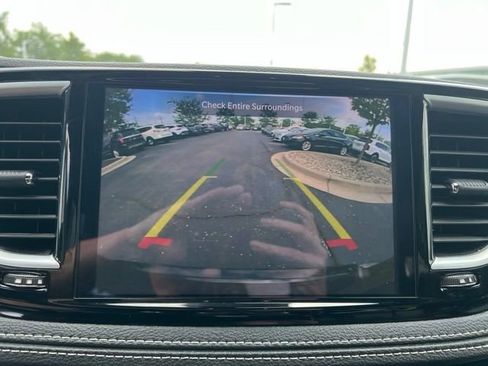 Used 2025 Chrysler Pacifica Limited FWD image 21