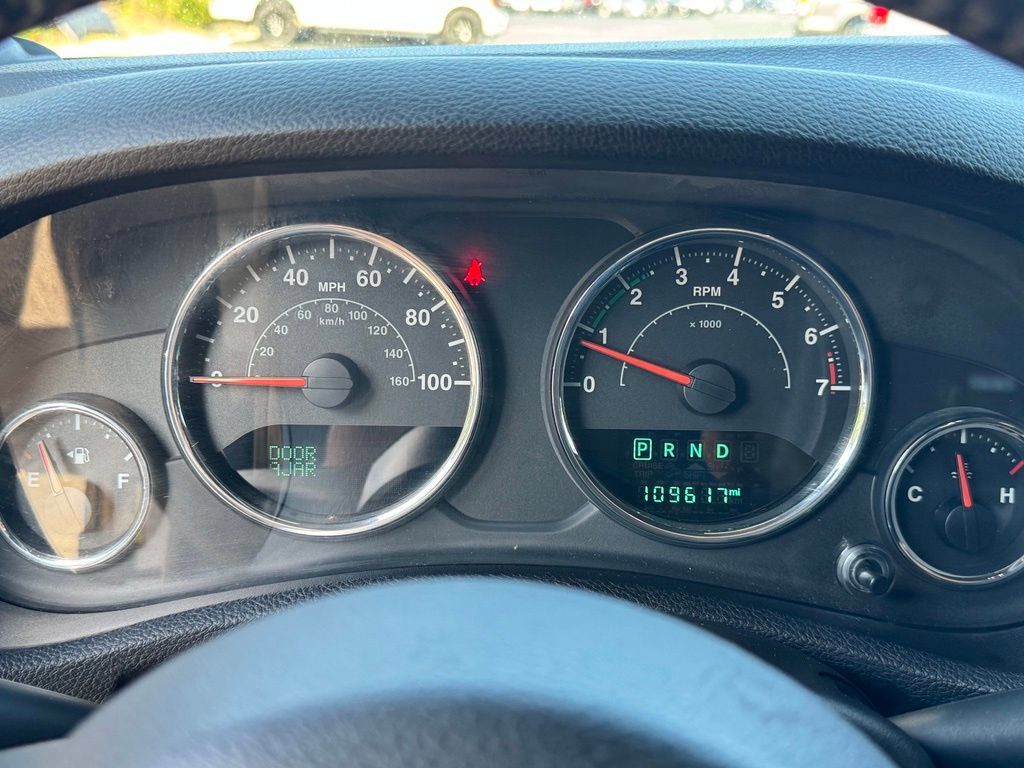Used 2017 Jeep Wrangler Unlimited Sahara w/ Connectivity Group AWD/4WD image 12