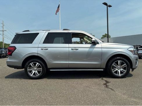 Used 2022 Ford Expedition Limited AWD/4WD image 5
