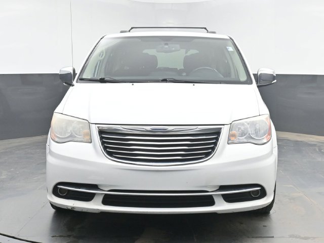 Used 2014 Chrysler Town & Country Touring-L FWD image 3