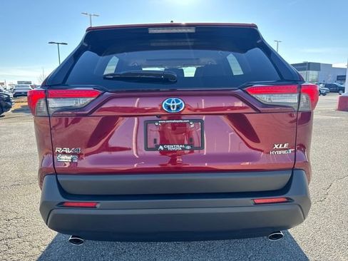 Used 2023 Toyota RAV4 XLE Premium image 5