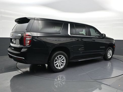Used 2023 Chevrolet Suburban LS RWD image 5