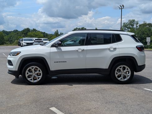 Used 2024 Jeep Compass Latitude AWD/4WD image 6