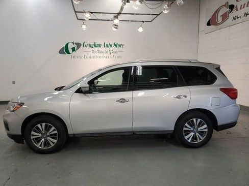Used 2020 Nissan Pathfinder SV image 3