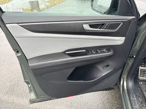 Used 2025 Volkswagen Atlas Peak Edition SE image 22