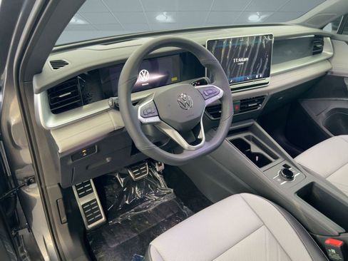 New 2026 Volkswagen Tiguan SE R-Line image 4