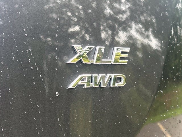Used 2017 Toyota RAV4 XLE AWD/4WD image 12