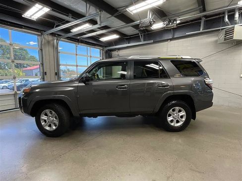 Used 2014 Toyota 4Runner SR5 RWD image 2