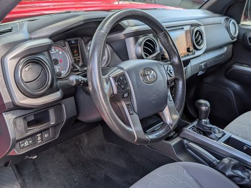 Used 2019 Toyota Tacoma TRD Sport w/ Technology Package RWD image 14