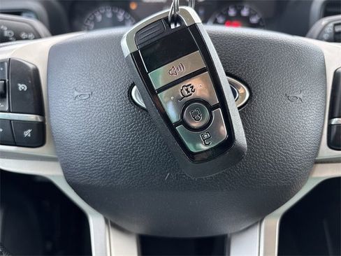 Used 2021 Ford Explorer XLT image 43