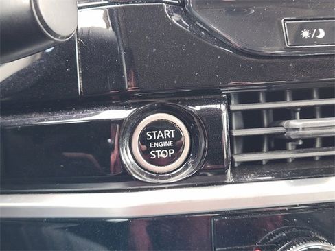 Used 2022 Nissan Pathfinder Platinum w/ Lighting Package (N92) image 18