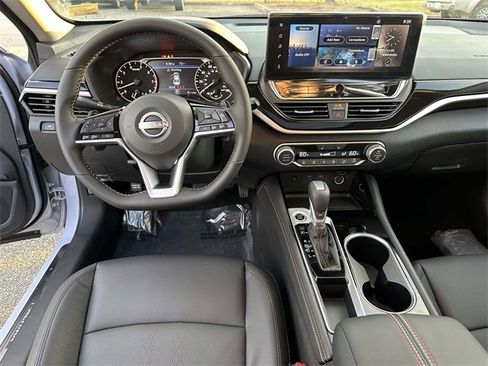 New 2025 Nissan Altima 2.5 SR w/ SR Premium Package image 18