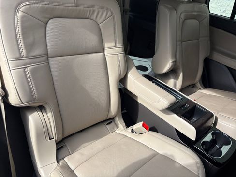 Used 2022 Lincoln Aviator Reserve w/ Equipment Group 201A image 18