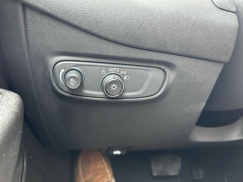 Used 2020 Chevrolet Equinox LT image 25