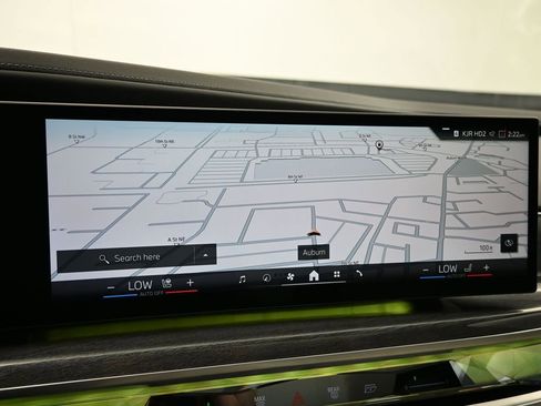 Used 2024 BMW 760i xDrive w/ Premium Package 2 image 15