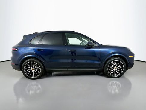 Used 2025 Porsche Cayenne E-Hybrid AWD/4WD image 4