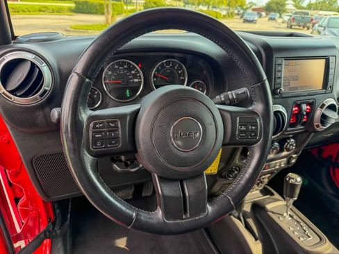 Used 2015 Jeep Wrangler Unlimited Sahara w/ Max Tow Package AWD/4WD image 10
