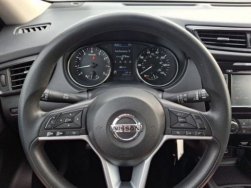 Used 2019 Nissan Rogue S AWD/4WD image 18