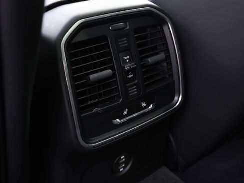 Certified 2024 Porsche Macan image 20