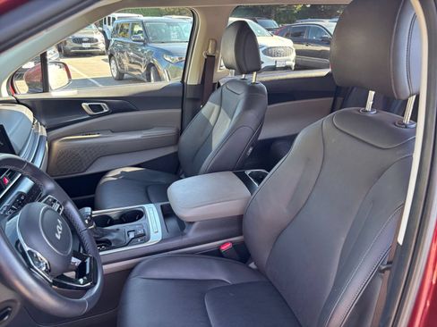 Used 2026 Kia Carnival FWD image 34