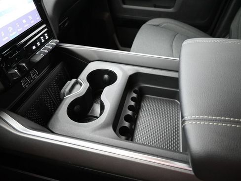 New 2026 RAM 2500 Big Horn AWD/4WD image 15