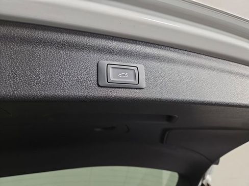 Used 2025 Audi Q3 2.0T Premium image 32