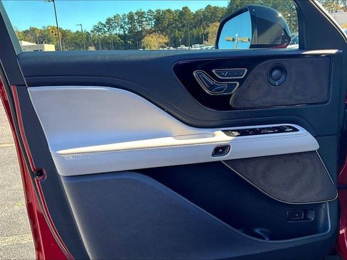 Used 2025 Lincoln Aviator Reserve w/ Jet Appearance Package image 23