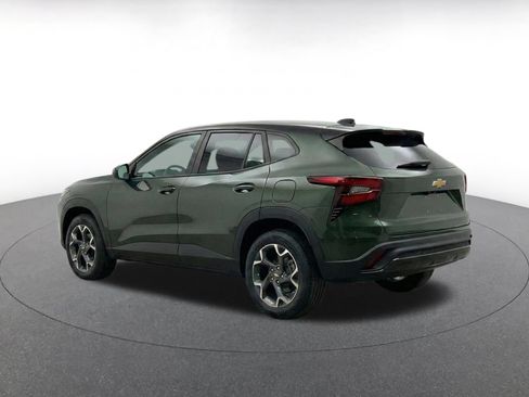 Used 2025 Chevrolet Trax LT FWD image 7