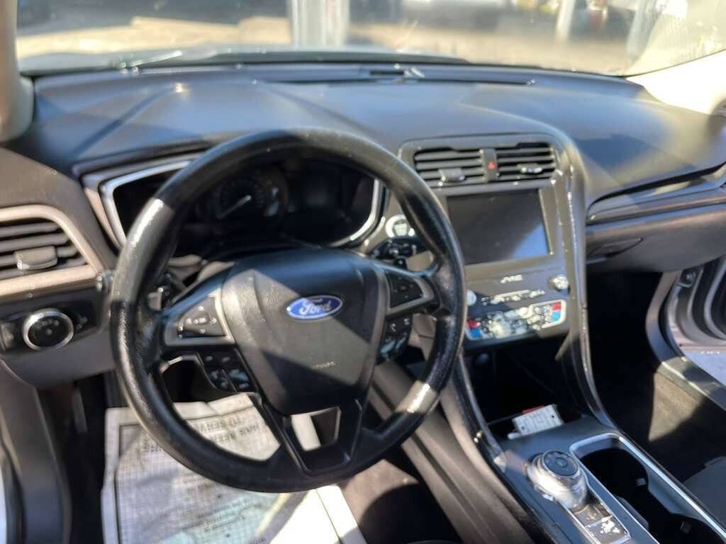 Used 2019 Ford Fusion SE FWD image 3