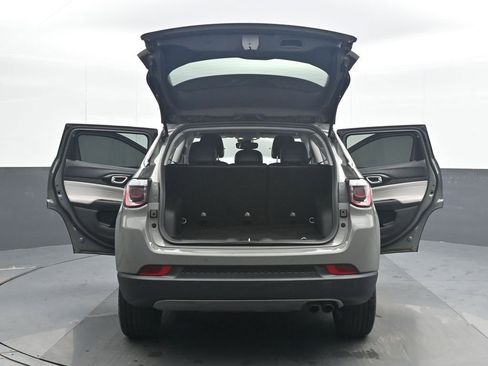 Used 2022 Jeep Compass Limited image 25