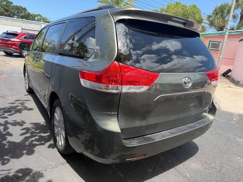 Used 2014 Toyota Sienna LE AWD/4WD image 12