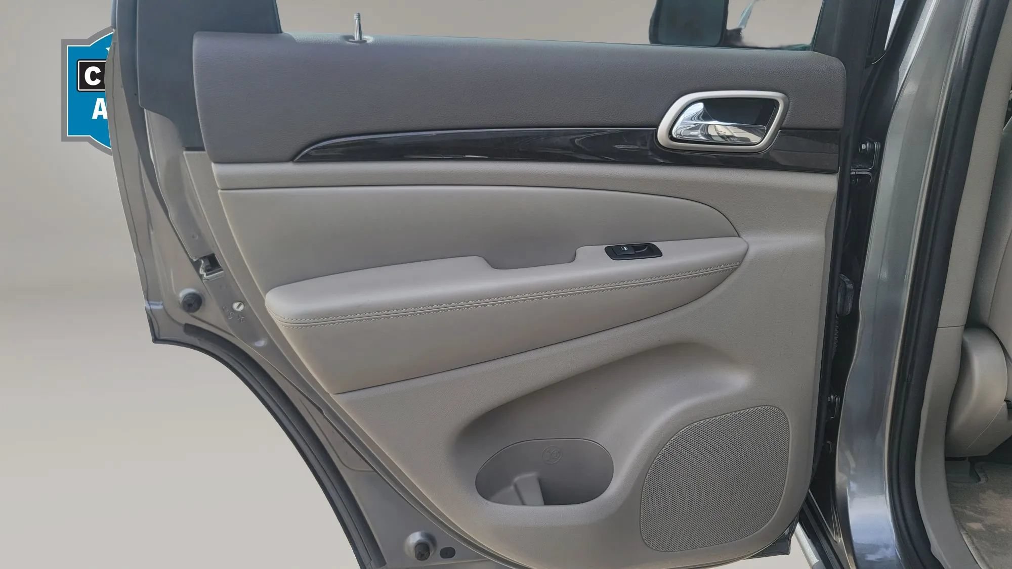Used 2012 Jeep Grand Cherokee Laredo RWD image 12