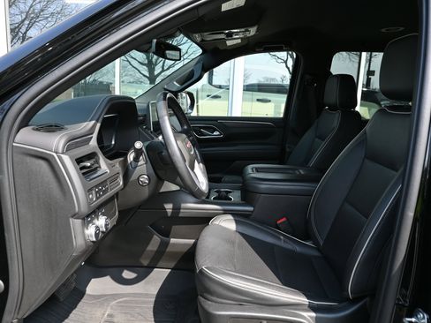 Used 2022 GMC Yukon XL SLT w/ SLT Luxury Package image 5