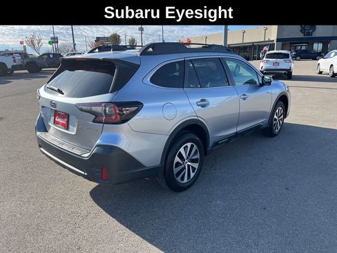 Used 2022 Subaru Outback Premium image 6