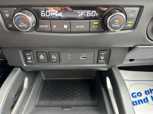 Used 2024 Nissan Frontier SL w/ Technology Package RWD image 17