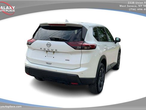 Used 2025 Nissan Rogue SV AWD/4WD image 5