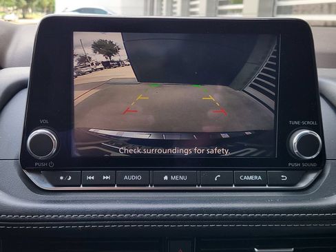 Used 2022 Nissan Rogue SV FWD image 17
