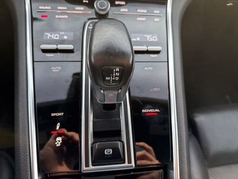 Used 2022 Porsche Panamera 4 Platinum Edition image 36