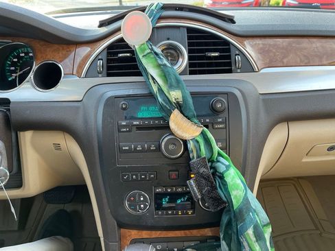 Used 2008 Buick Enclave CXL w/ Entertainment Package #1 image 8