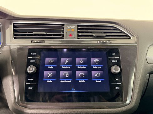 Used 2022 Volkswagen Tiguan SE image 24
