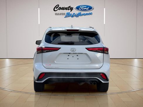 Used 2022 Toyota Highlander XSE image 11