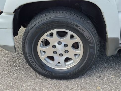 Used 2005 Chevrolet Tahoe Z71 w/ Preferred Equipment Group AWD/4WD image 11