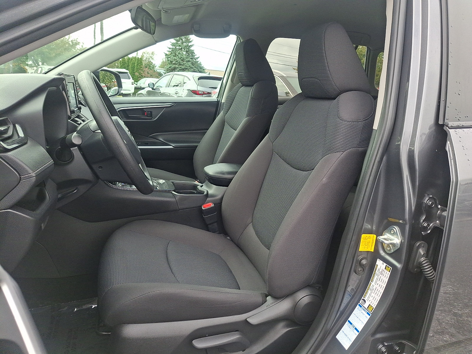 Used 2021 Toyota RAV4 LE AWD/4WD image 13