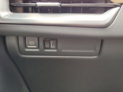 Certified 2024 Cadillac XT4 Luxury w/ Cold Weather Package FWD image 14