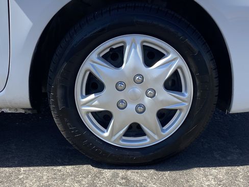 Used 2018 Nissan Versa SV FWD image 9