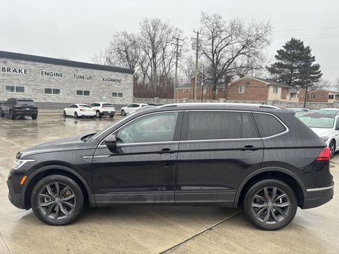 Used 2022 Volkswagen Tiguan SE w/ Panoramic Sunroof Package image 4