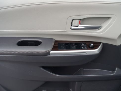 Used 2024 Toyota Sienna XLE image 29