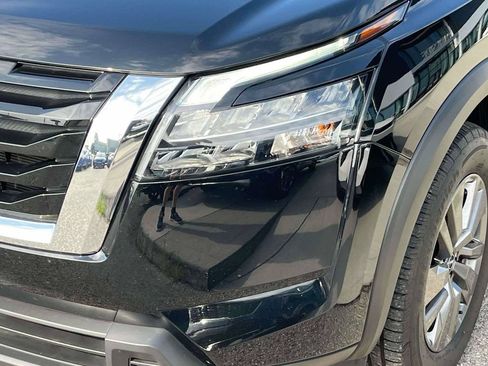 Used 2024 Nissan Pathfinder SV AWD/4WD image 33